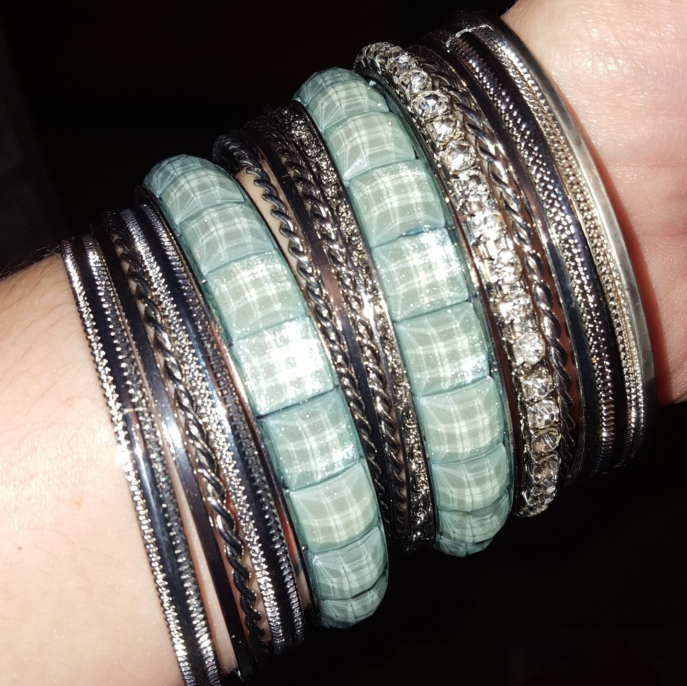 Beautiful bangle bracelets - Picture 3 of 3